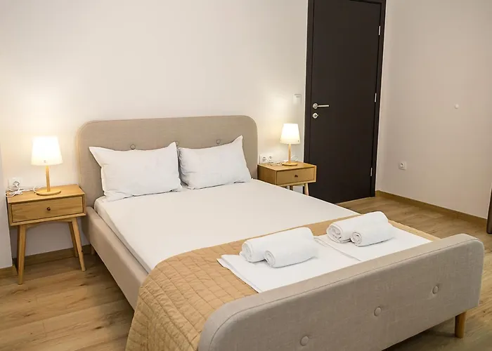 Private With 5bd, Pool & Stunning Sea Views By Flat Mаnаger فيلة فارنا