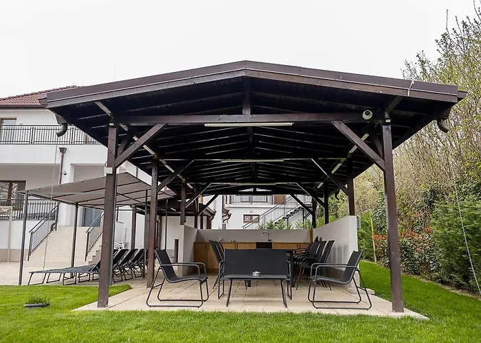 Private With 5bd, Pool & Stunning Sea Views By Flat Mаnаger فارنا