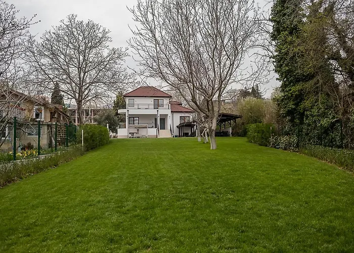 Private With 5bd, Pool & Stunning Sea Views By Flat Mаnаger * فارنا