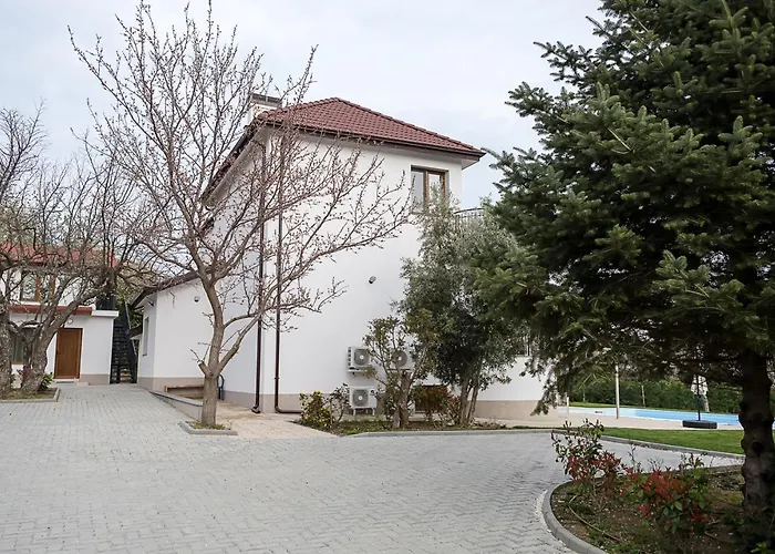 Private With 5bd, Pool & Stunning Sea Views By Flat Mаnаger فارنا