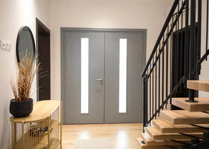 Private With 5bd, Pool & Stunning Sea Views By Flat Mаnаger * فارنا