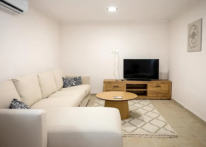 Villa Private With 5bd, Pool & Stunning Sea Views By Flat Mаnаger